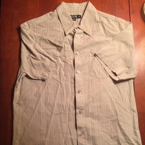 Hurley Other - Hurley CO Men’s Casual Short Sleeve Medium Tan Hurley Other - Hurley CO Men’s Casual Short Sleeve Medium Tan